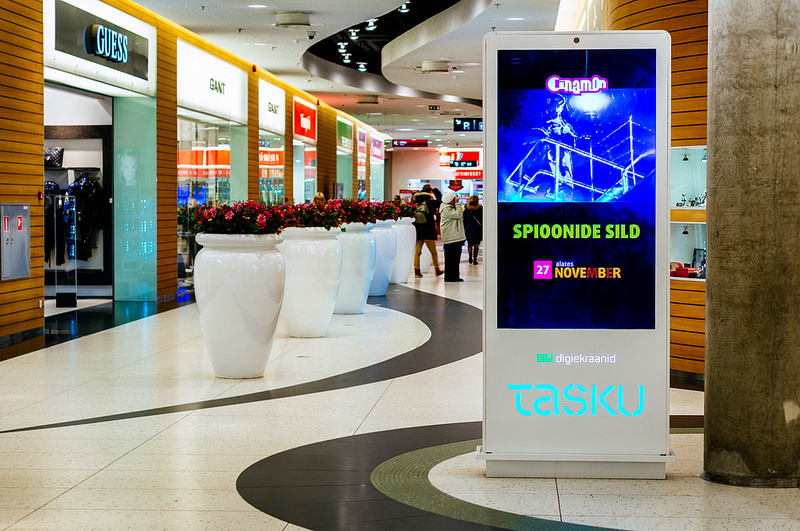 digital signage trends: innovative display