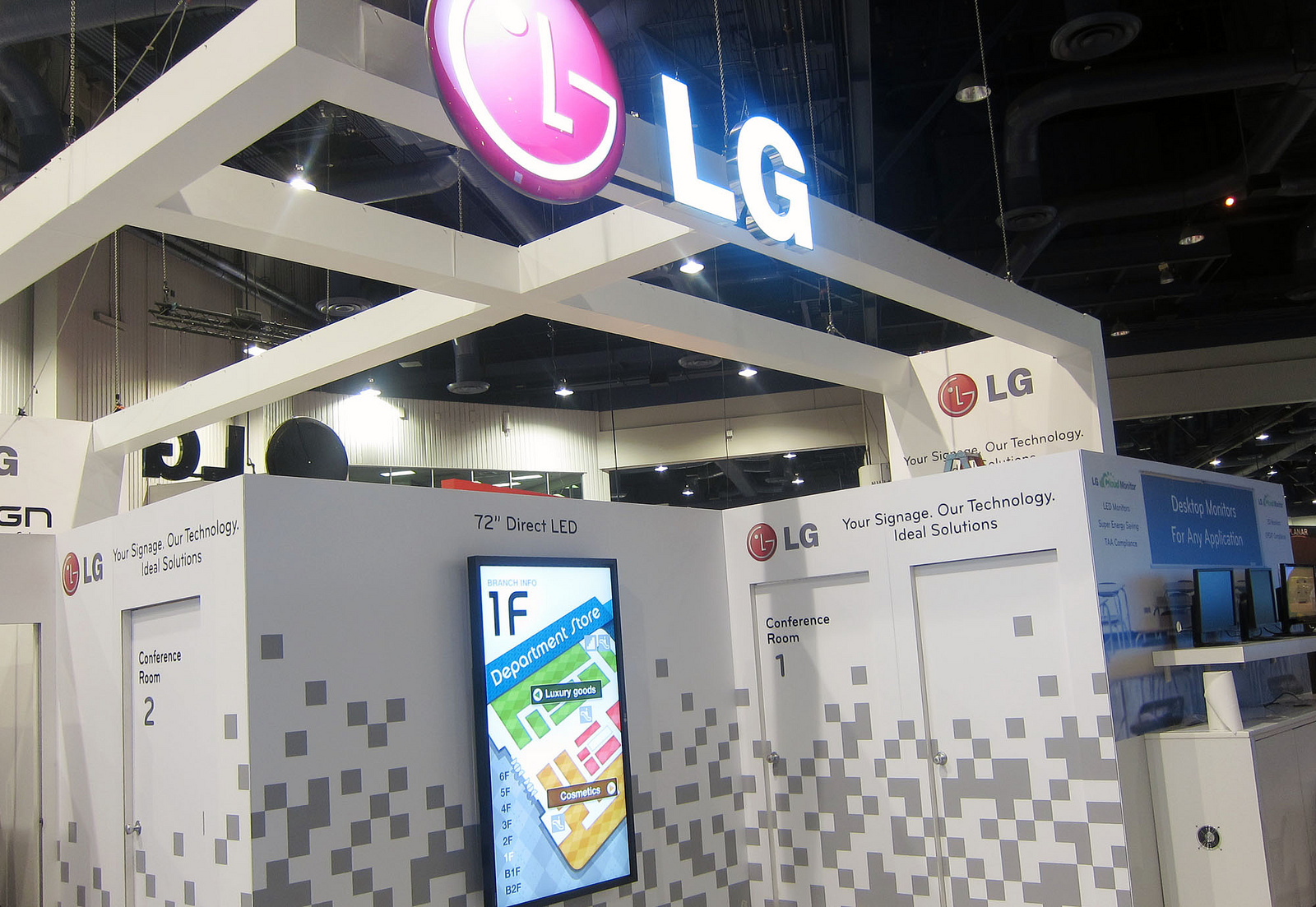 Digital signage in an exhibition setting