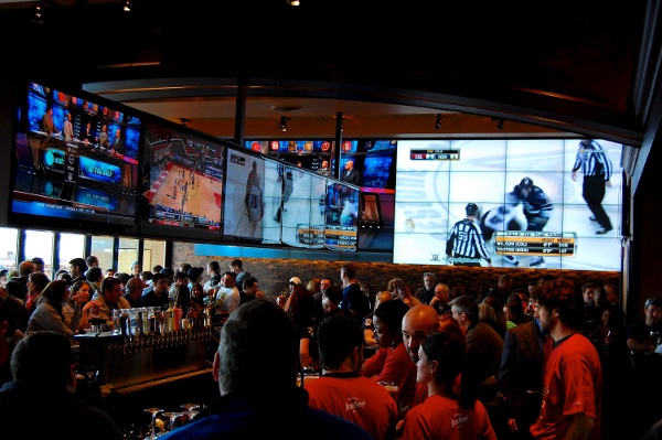 Digital Signage Benefit in Sports Bars