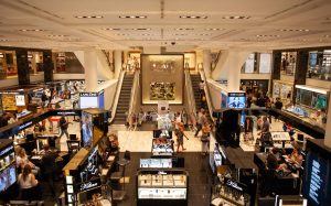 Digital Signage in Retail: At a shopping mall