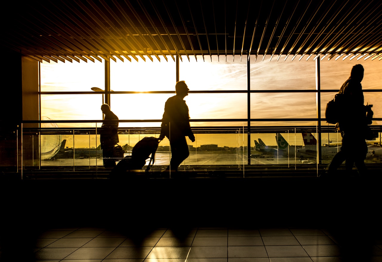 Airport digital signage: Travelers