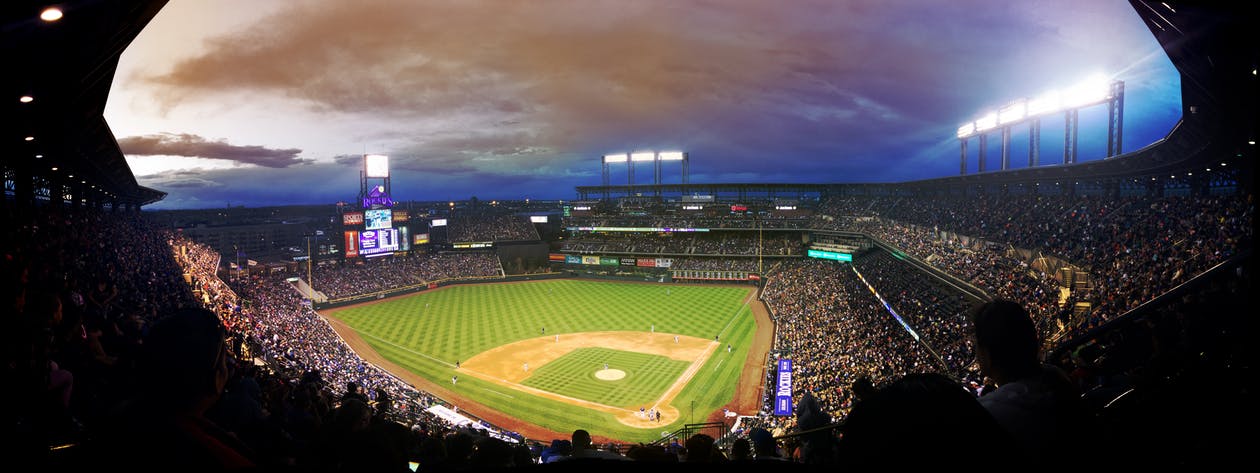 Digital signage customer experience in a sports venue